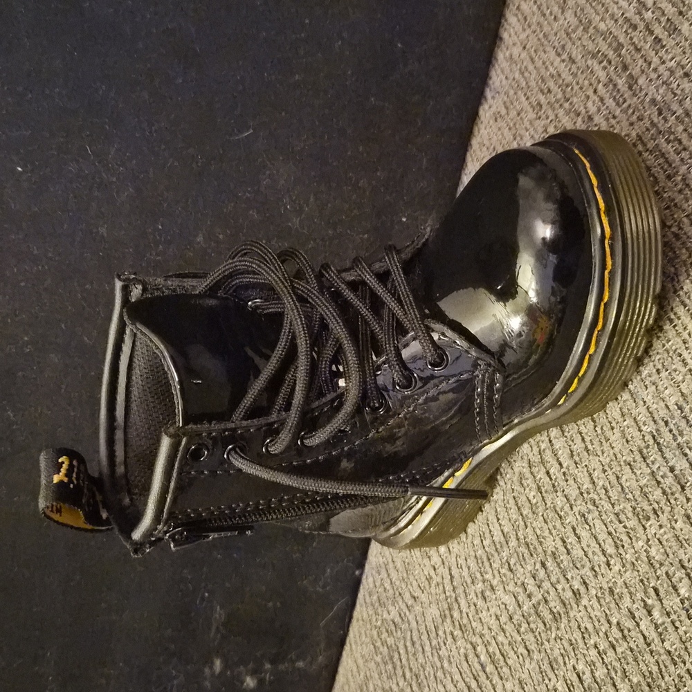 Dr. Martens Toddler 1460 Patent Leather Lace Up Boots - Picture 9 of 11